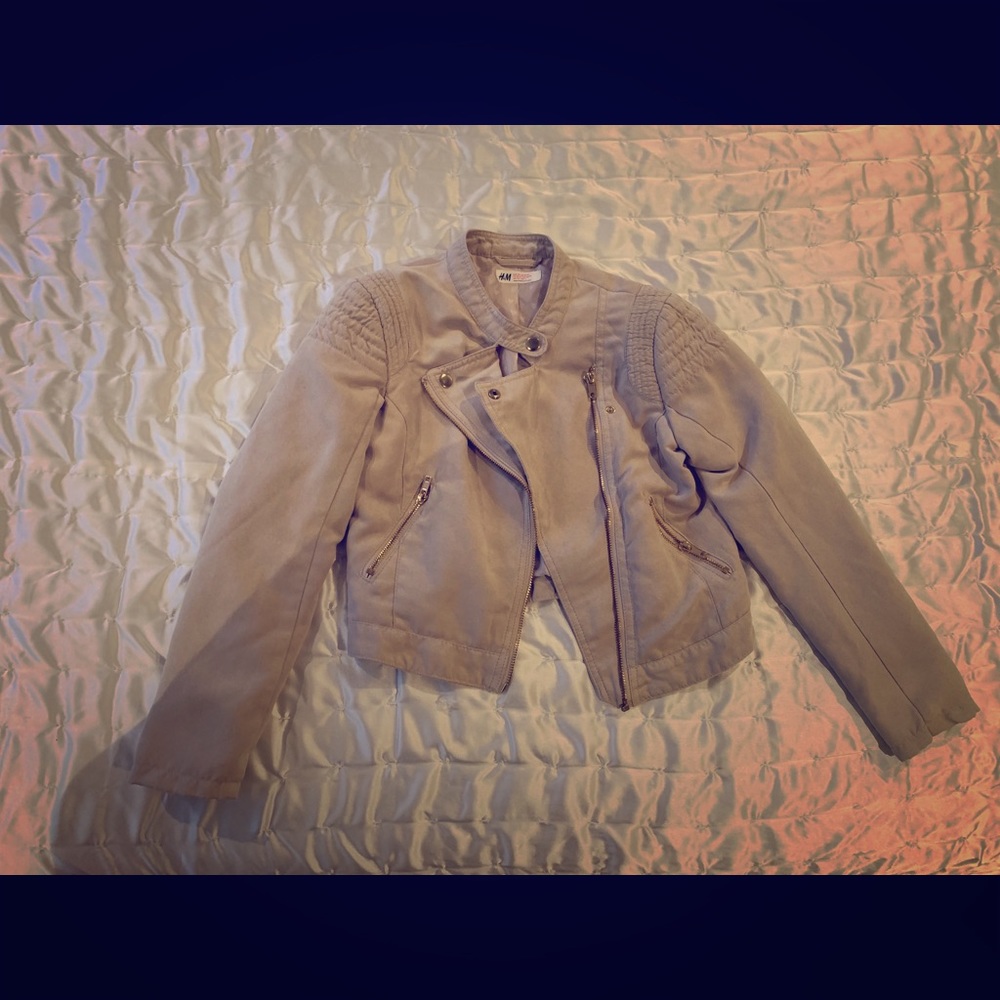 I am selling this Cacky jacket.
